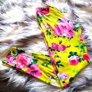 YELLOW LEGGINGS WITH FLORAL PINK ROSES GREEN STEMS